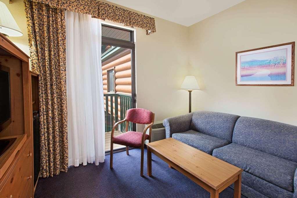 Days Inn By Wyndham Mackinaw City - Bridgeview Area Exterior photo