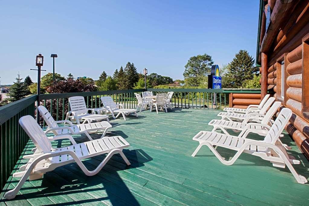 Days Inn By Wyndham Mackinaw City - Bridgeview Area Exterior photo